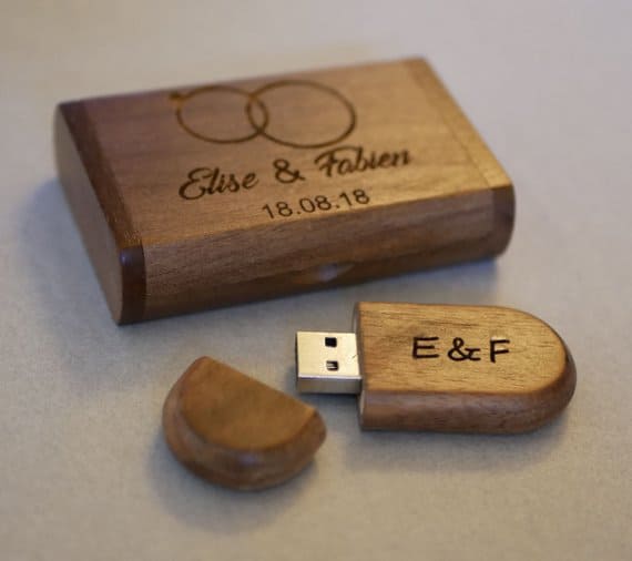 Omsorg På kanten nuance Un coffret avec clé USB personnalisable en bois