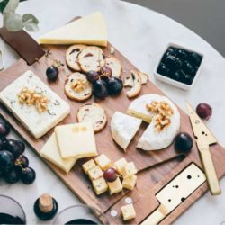 Planche à fromages avec ses Couteaux