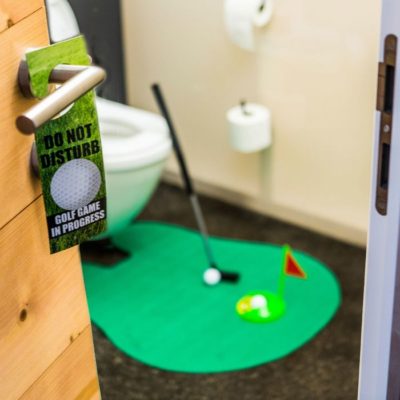 Jeu golf pour les toilettes