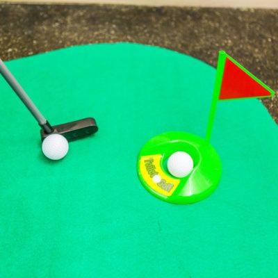 Jeu golf pour les toilettes