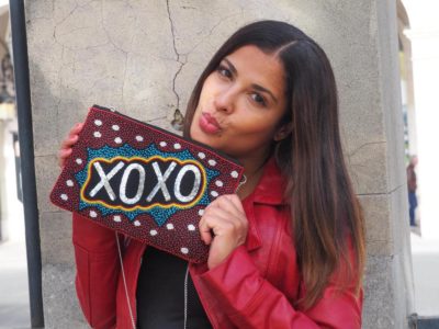 Pochette brodée à la main XOXO