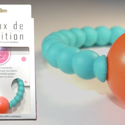 Bracelet bijou hochet de dentition et de portage – Bleu et Orange