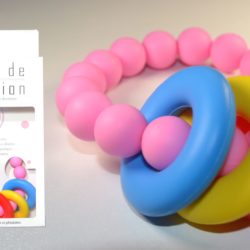 Bracelet bijou anneaux de dentition et de portage – Rose, bleu, jaune et rouge