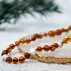 Collier Bébé Ambre et Pierre naturelle  Cognac/Howlite