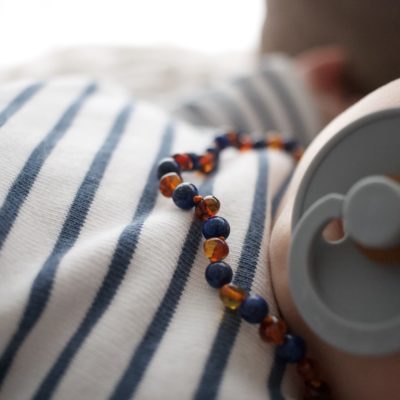 Collier Bébé Ambre et Pierre naturelle – Cognac et Lapis Lazuli