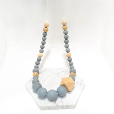 Collier bijou silicone de dentition – Gris et bois