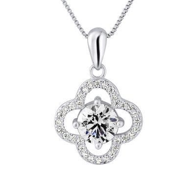 Collier motif “TREFLE”  en argent 925/1000 et Oxydes de Zirconium