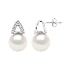 Boucles d’Oreilles en “V” avec Perles Blanches de diamètre 10,50 mm